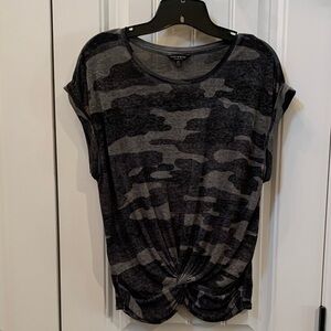 Lucky Brand Black & Gray Camo Twist-Knot Short Sleeve Tee